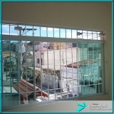 janela de vidro com grade Aeroporto